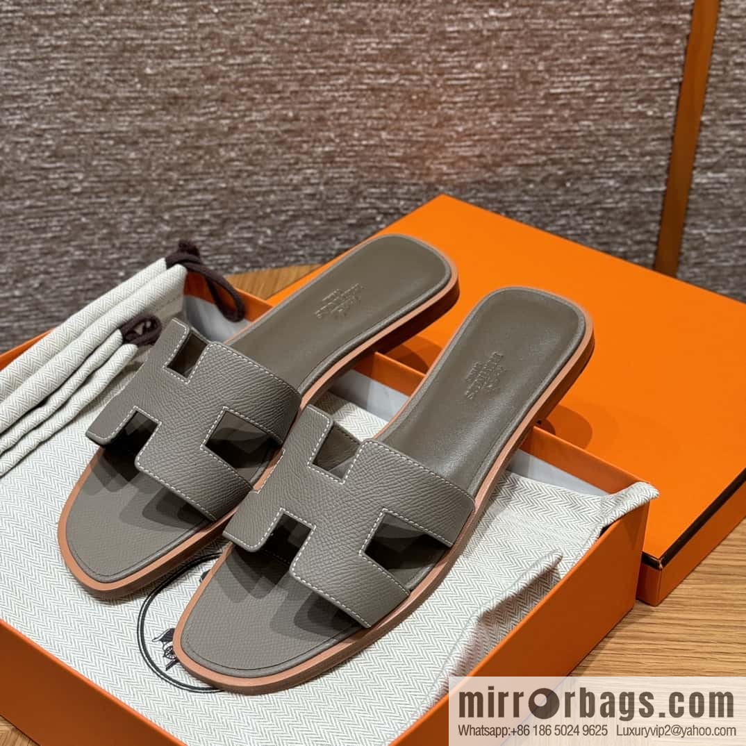 HERMES 181 Oran Slippers M8/Gris Asphalte/Asphalt Grey Epsom/Palmprint