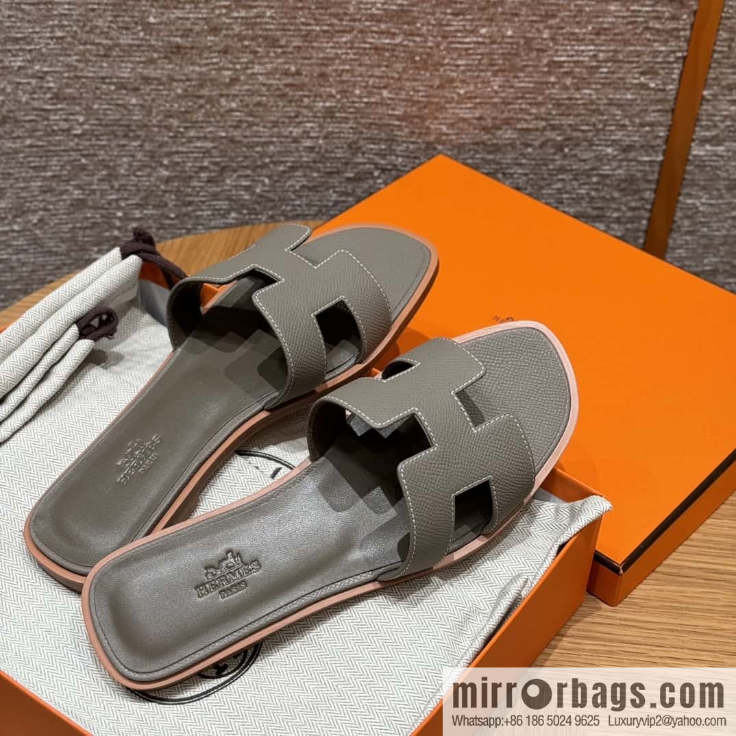 HERMES 181 Oran Slippers M8/Gris Asphalte/Asphalt Grey Epsom/Palmprint