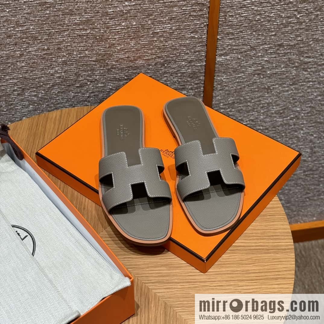 HERMES 181 Oran Slippers M8/Gris Asphalte/Asphalt Grey Epsom/Palmprint