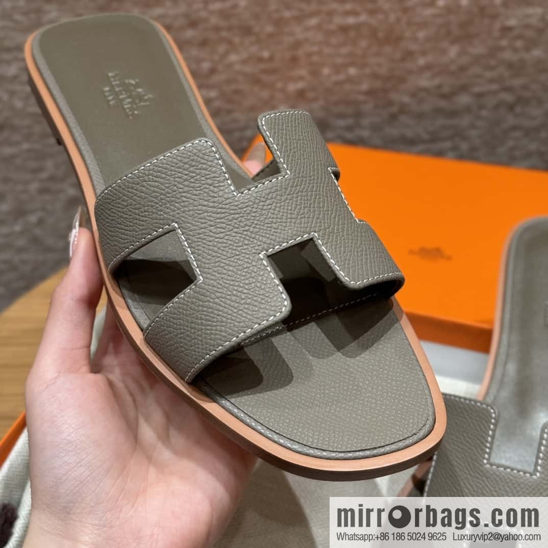 HERMES 181 Oran Slippers M8/Gris Asphalte/Asphalt Grey Epsom/Palmprint
