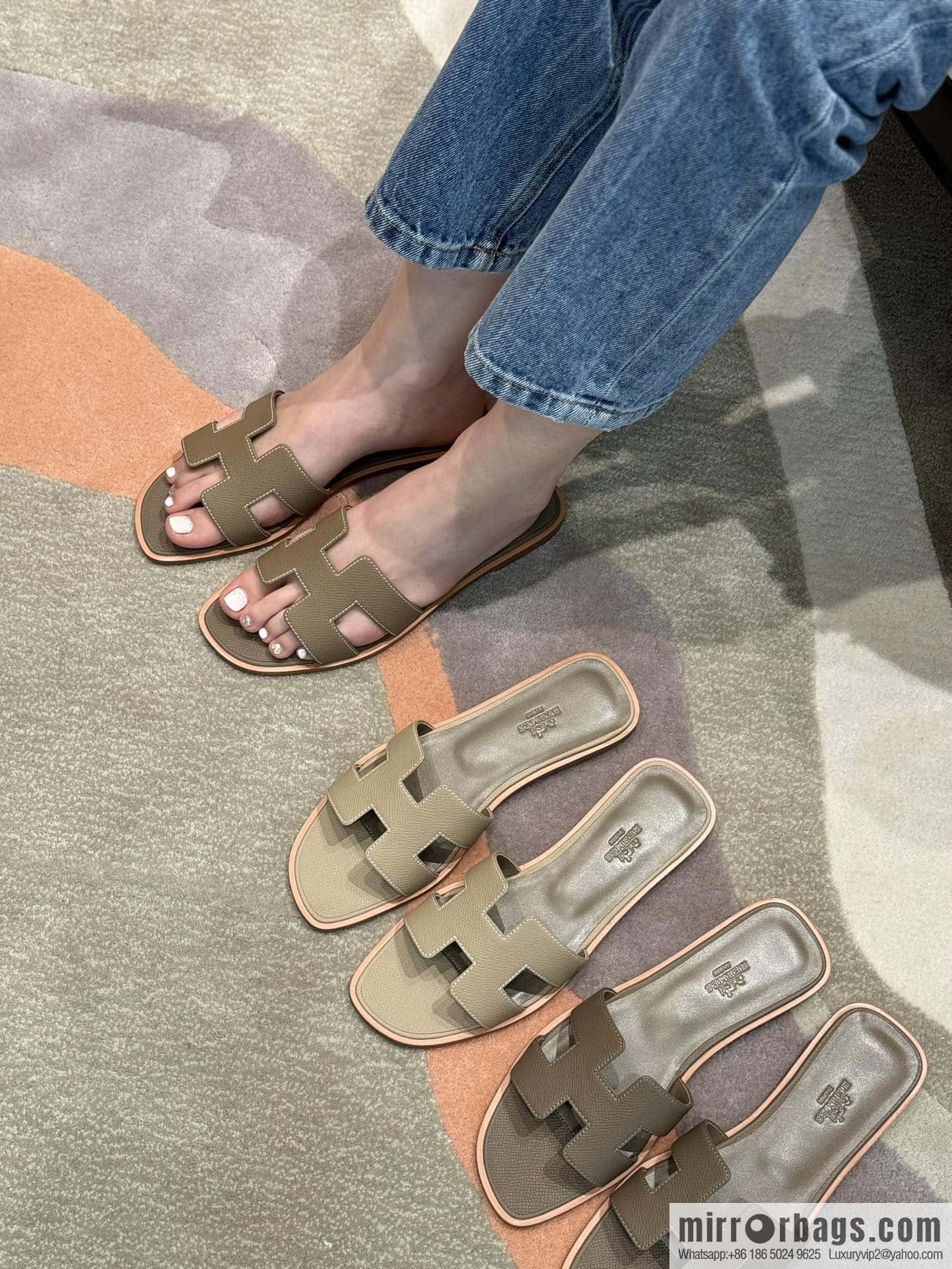 HERMES 181 Oran Slippers 18/Etoupe/Elephant Grey Epsom/Palmprint (Copy)