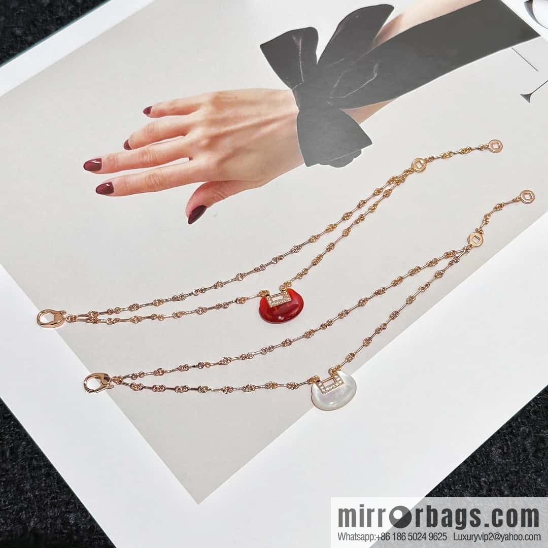 ❗️New ❗️ ☀️ Original ☀️ Qeelin Kirin Petite Wulu Red Agate White Fritillary Ruyi Safety Lock Bracelet ☀️