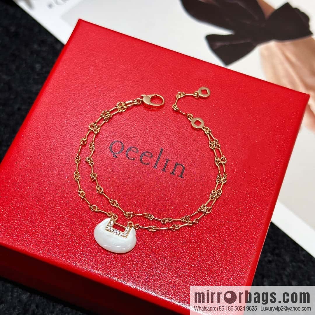 ❗️New ❗️ ☀️ Original ☀️ Qeelin Kirin Petite Wulu Red Agate White Fritillary Ruyi Safety Lock Bracelet ☀️