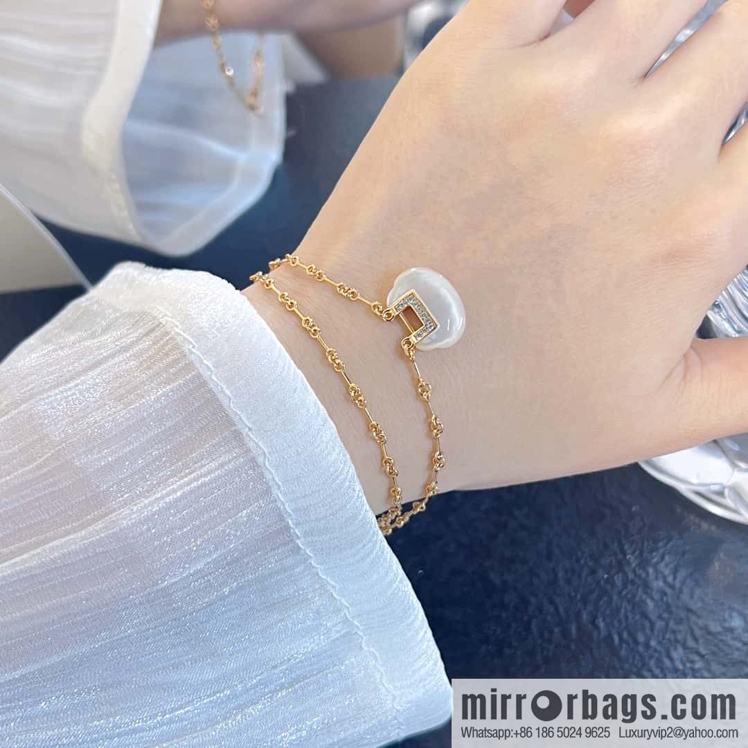 ❗️New ❗️ ☀️ Original ☀️ Qeelin Kirin Petite Wulu Red Agate White Fritillary Ruyi Safety Lock Bracelet ☀️