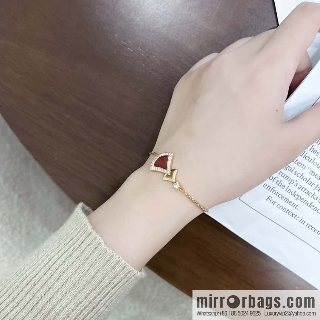 ❗️New ❗️ ☀️☀ BVLGARI DIVAS'DREAM Chalcedony Fan Bracelet with Diamonds ☀️