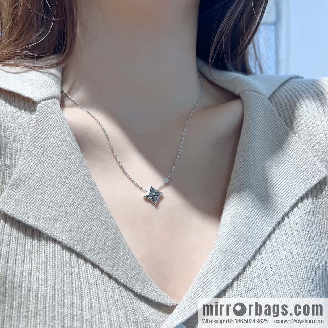 ❗️New ❗️ ☀ Original ☀ Louis Vuitton Louis Vuitton rhombus gray shell necklace ☀