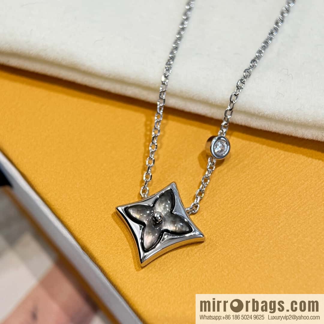❗️New ❗️ ☀ Original ☀ Louis Vuitton Louis Vuitton rhombus gray shell necklace ☀