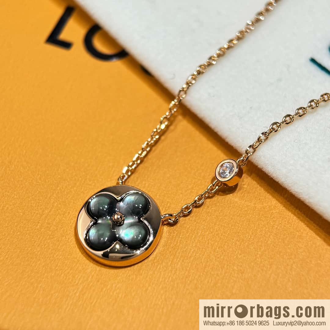 ❗️New ❗️ ☀ Original ☀ Louis Vuitton Louis Vuitton rhombus gray shell necklace ☀