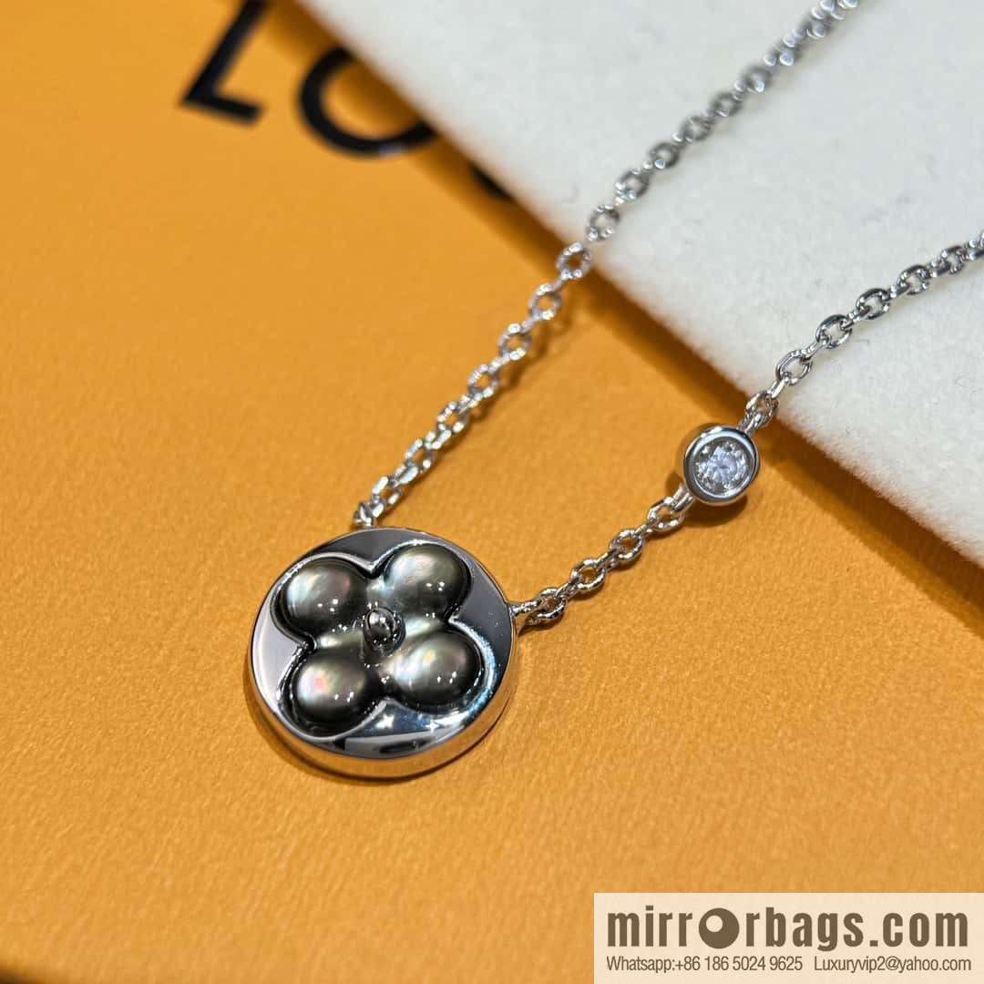 ❗️New ❗️ ☀ Original ☀ Louis Vuitton Louis Vuitton rhombus gray shell necklace ☀