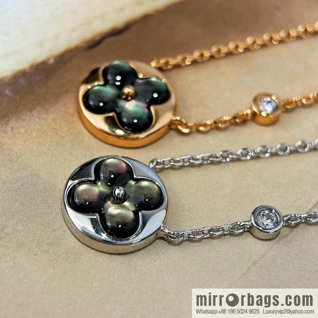 ❗️New ❗️ ☀ Original ☀ Louis Vuitton Louis Vuitton rhombus gray shell necklace ☀