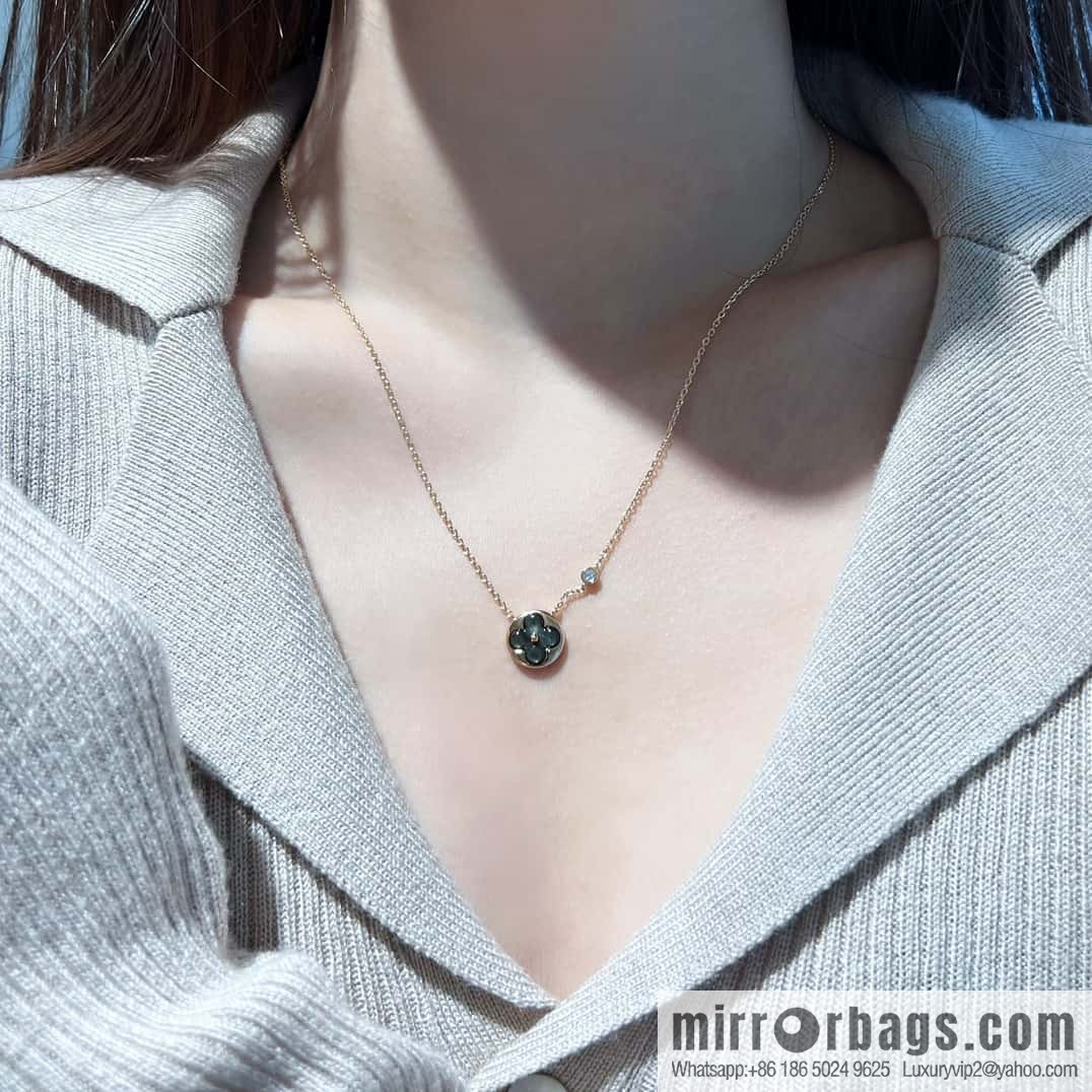❗️New ❗️ ☀ Original ☀ Louis Vuitton Louis Vuitton rhombus gray shell necklace ☀