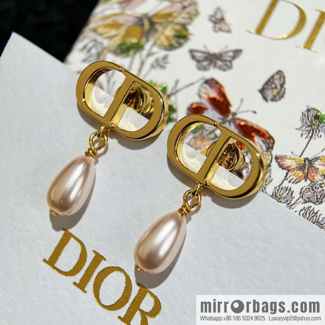 New ☑️ DIOR CD pink pearl stud earrings