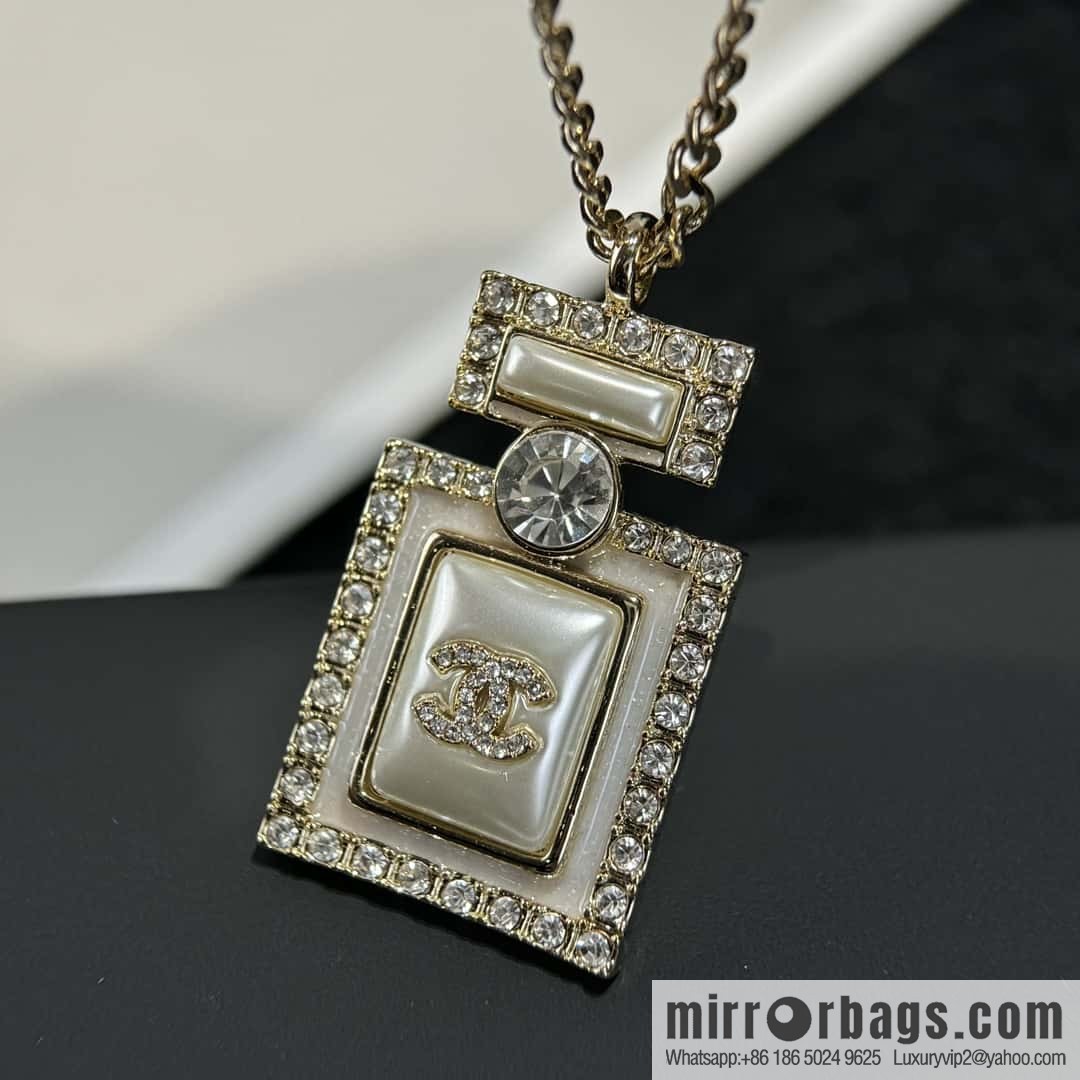❗️New ❗️ ☀️ new ☑️ Chanel full diamond double c perfume bottle necklace ☀️