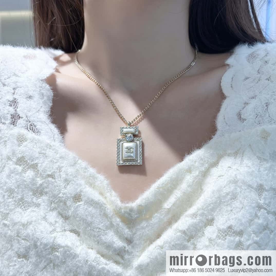 ❗️New ❗️ ☀️ new ☑️ Chanel full diamond double c perfume bottle necklace ☀️