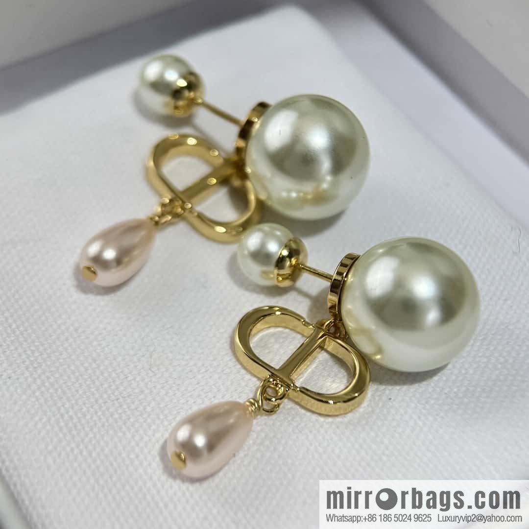 New ☑️ DIOR CD pink pearl stud earrings