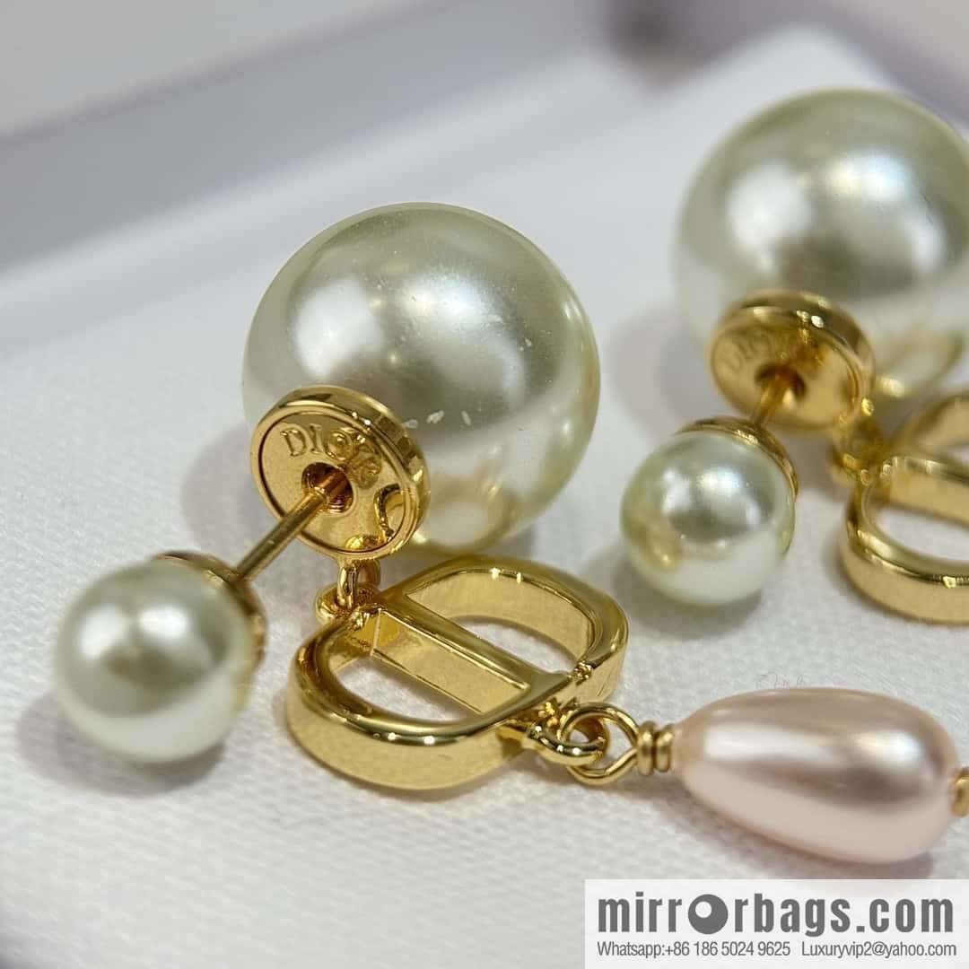 New ☑️ DIOR CD pink pearl stud earrings