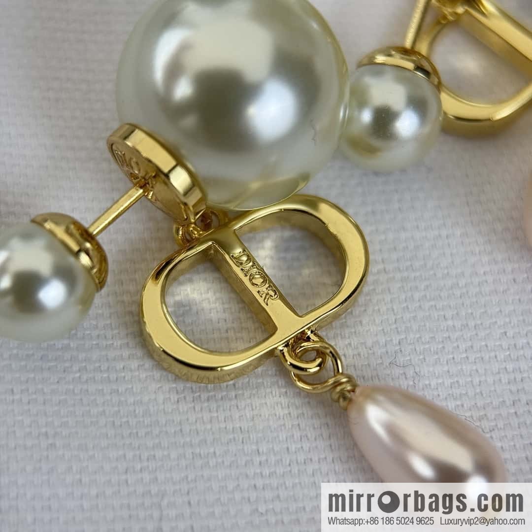 New ☑️ DIOR CD pink pearl stud earrings