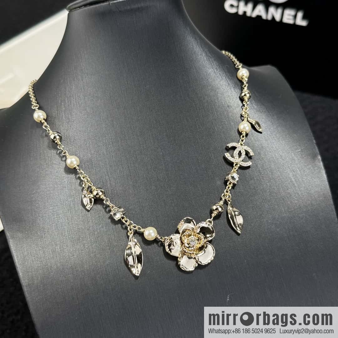❗️New ❗️ ☀️ New ☑️ Chanel Double C Gold Camellia Leaf Necklace ☀️
