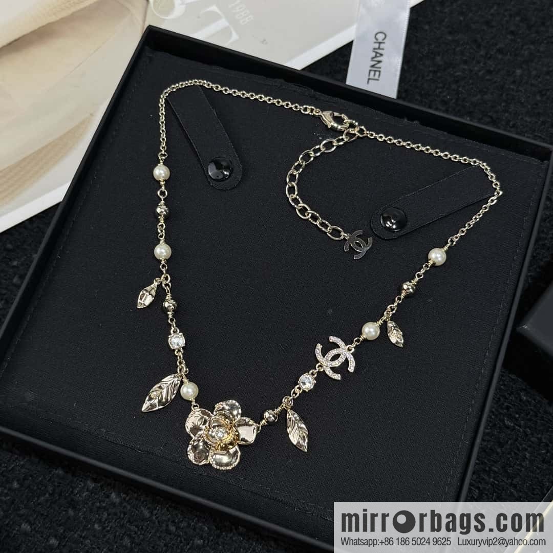 ❗️New ❗️ ☀️ New ☑️ Chanel Double C Gold Camellia Leaf Necklace ☀️