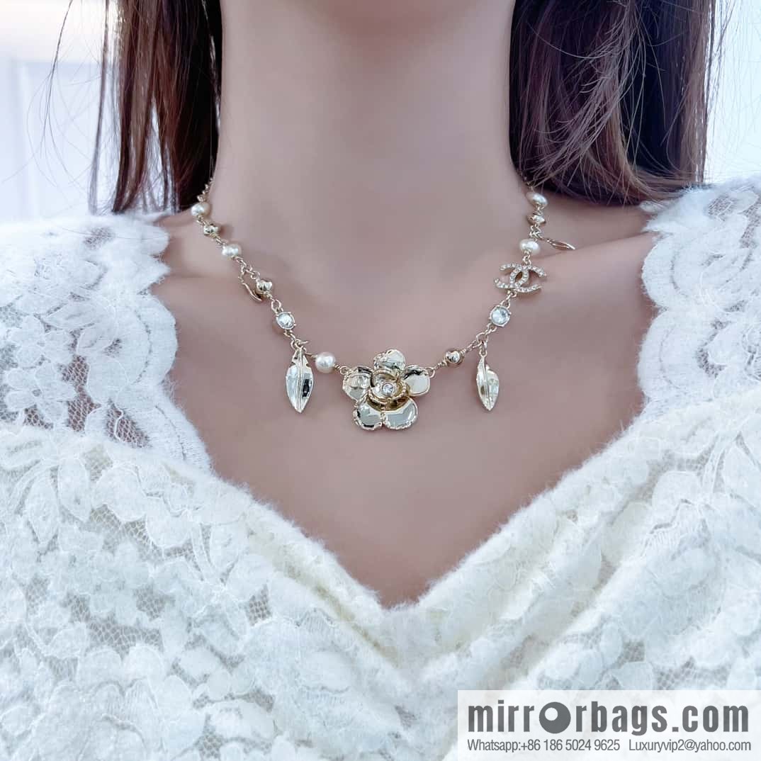 ❗️New ❗️ ☀️ New ☑️ Chanel Double C Gold Camellia Leaf Necklace ☀️
