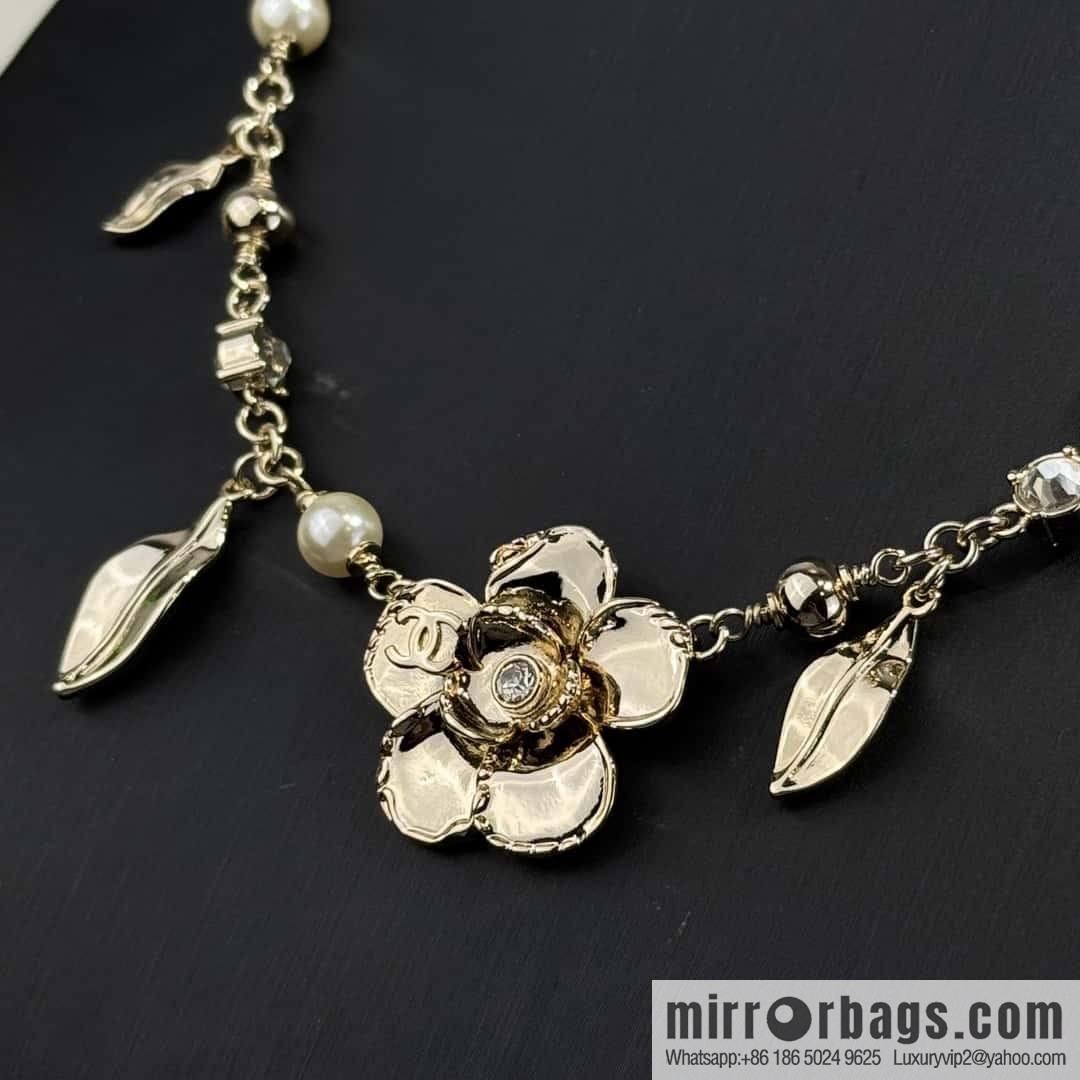 ❗️New ❗️ ☀️ New ☑️ Chanel Double C Gold Camellia Leaf Necklace ☀️