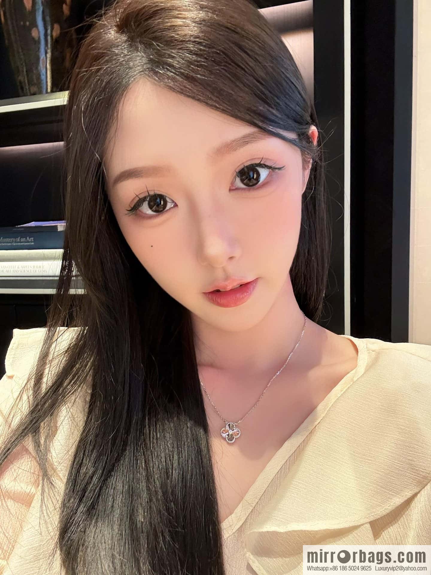 🎄Christmas Limited ☀️ Van Cleef & Arpels Christmas Limited Laser Clover Necklace ☀