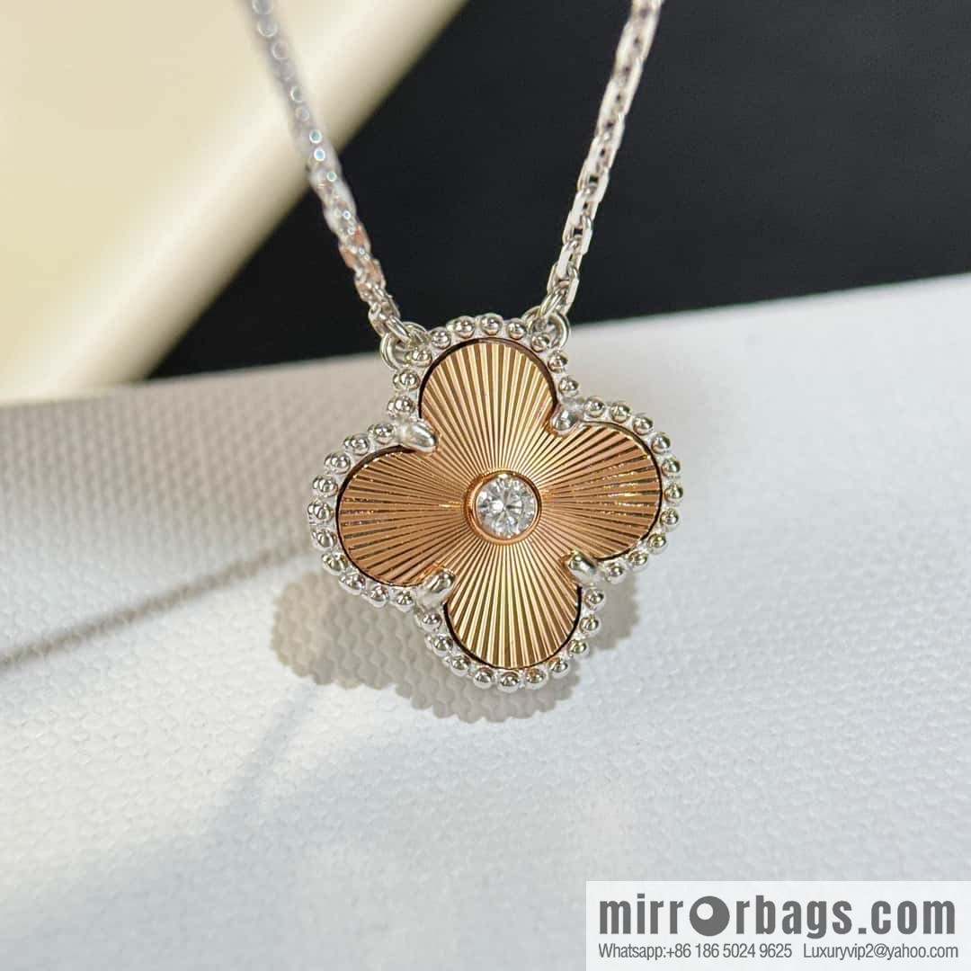 🎄Christmas Limited ☀️ Van Cleef & Arpels Christmas Limited Laser Clover Necklace ☀