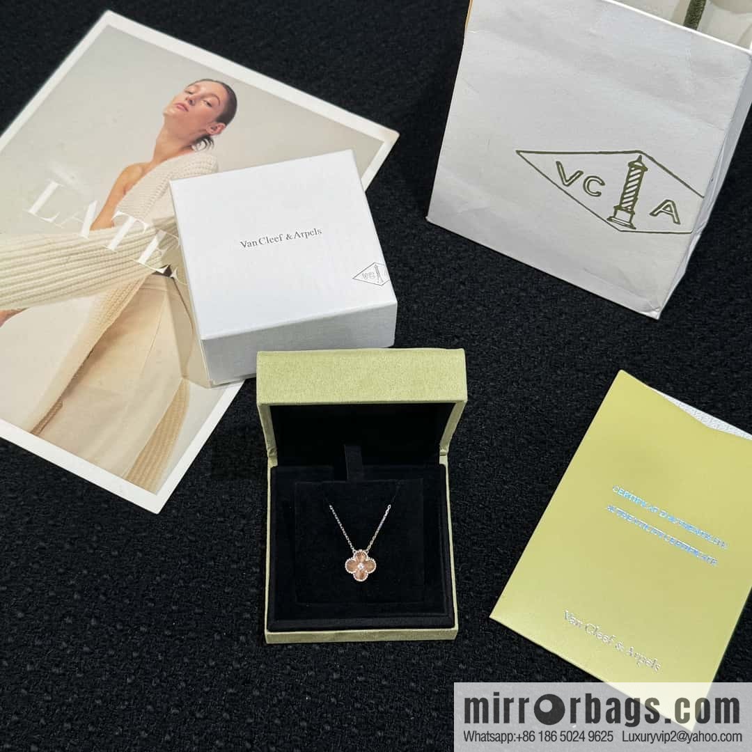 🎄Christmas Limited ☀️ Van Cleef & Arpels Christmas Limited Laser Clover Necklace ☀