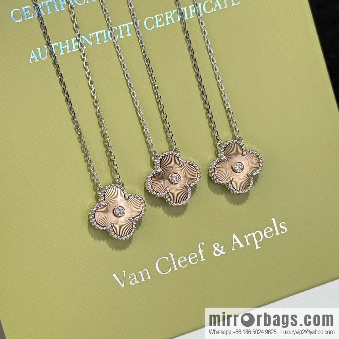 🎄Christmas Limited ☀️ Van Cleef & Arpels Christmas Limited Laser Clover Necklace ☀