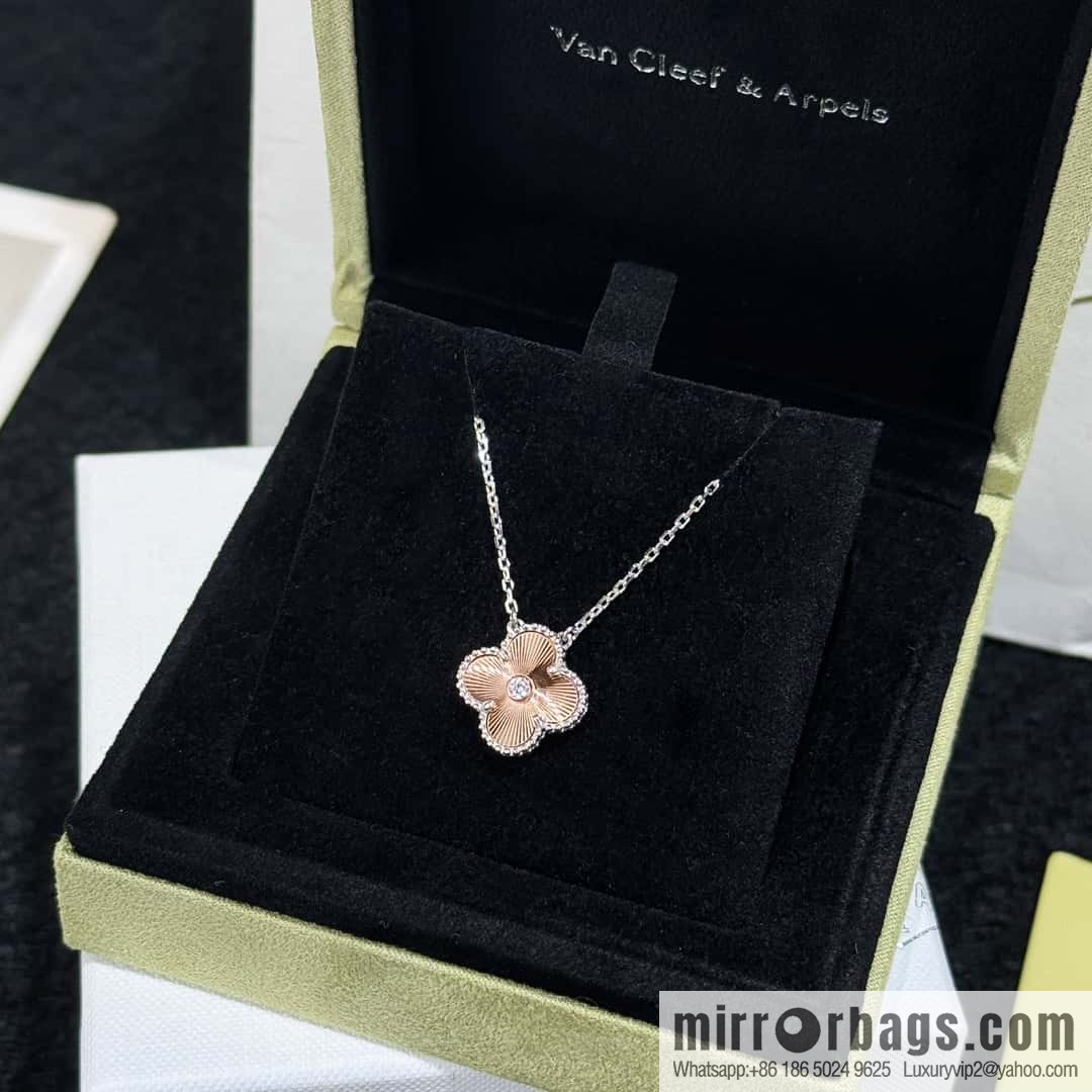 🎄Christmas Limited ☀️ Van Cleef & Arpels Christmas Limited Laser Clover Necklace ☀
