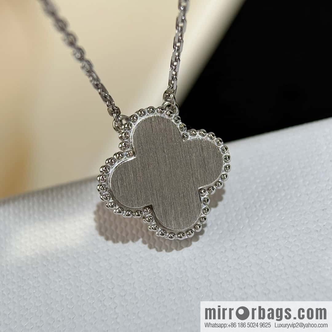 🎄Christmas Limited ☀️ Van Cleef & Arpels Christmas Limited Laser Clover Necklace ☀