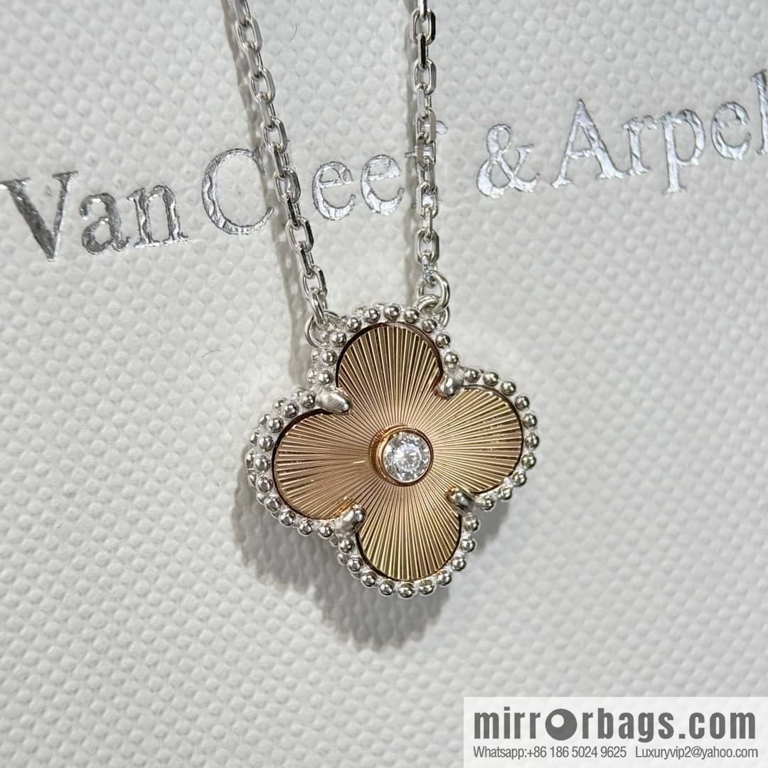 🎄Christmas Limited ☀️ Van Cleef & Arpels Christmas Limited Laser Clover Necklace ☀