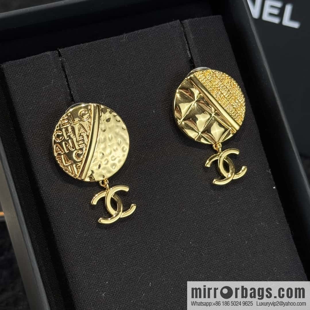 ❗️New ❗️☀️ New ☑️ Chanel c2 double c gold letter disc lava stud earrings ☀️