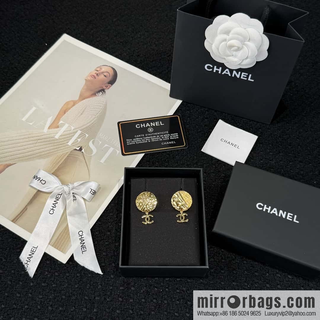 ❗️New ❗️☀️ New ☑️ Chanel c2 double c gold letter disc lava stud earrings ☀️