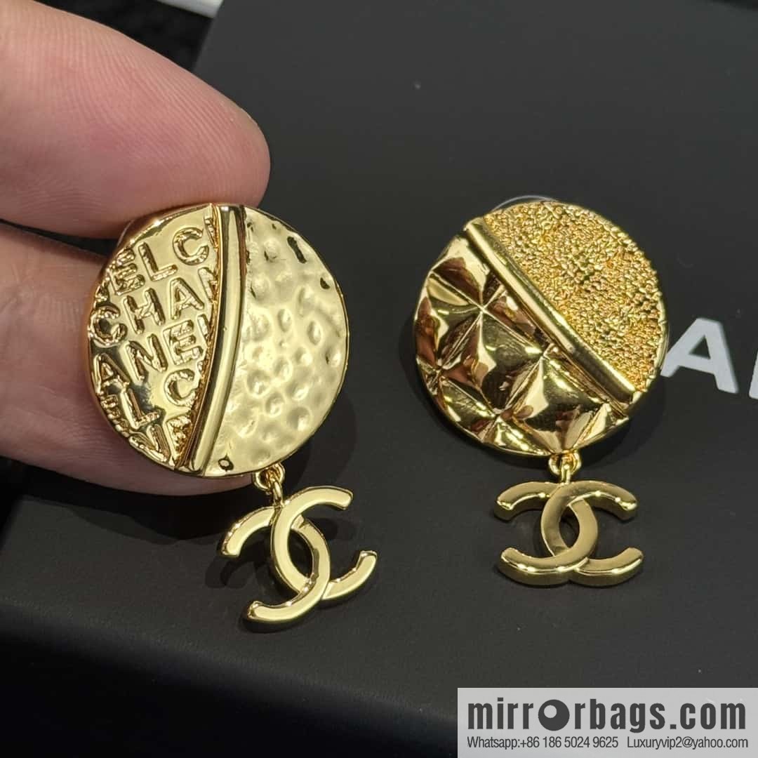 ❗️New ❗️☀️ New ☑️ Chanel c2 double c gold letter disc lava stud earrings ☀️