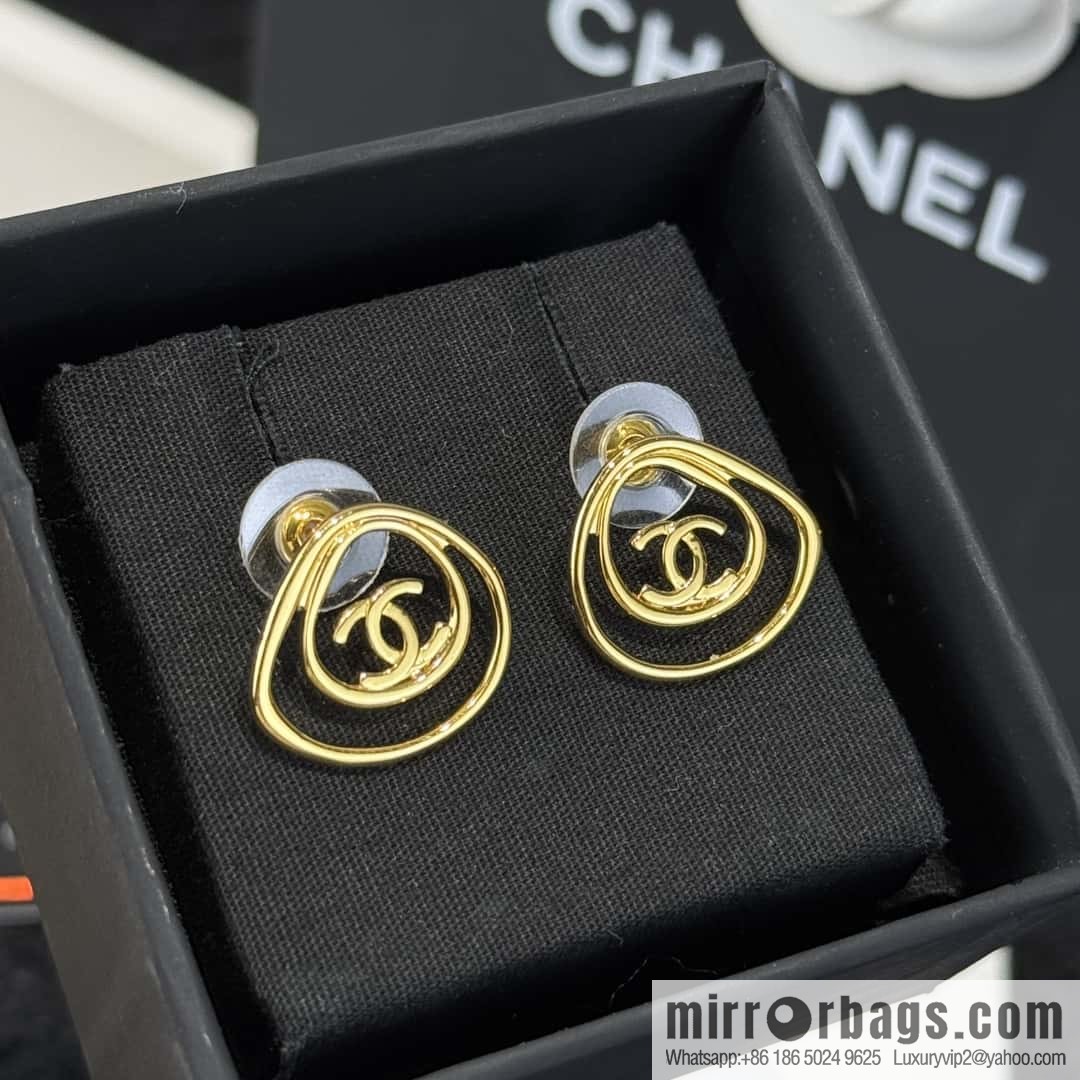 ❗️New ❗️☀️ New ☑️ Chanel c1 double c gold simple hollow stud earrings ☀️