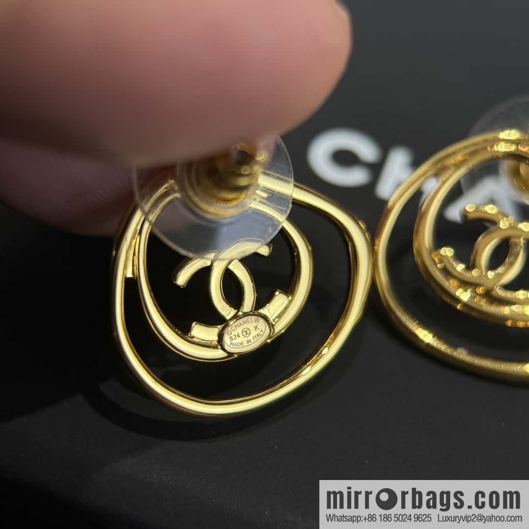 ❗️New ❗️☀️ New ☑️ Chanel c1 double c gold simple hollow stud earrings ☀️