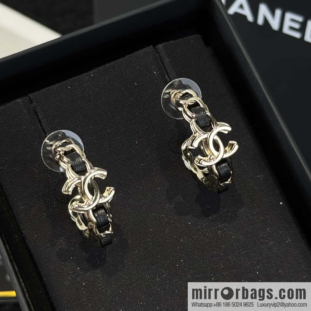 ❗️New ❗️☀️ New ☑️ Chanel c1 double c semi-round black leather rope stud earrings ☀️
