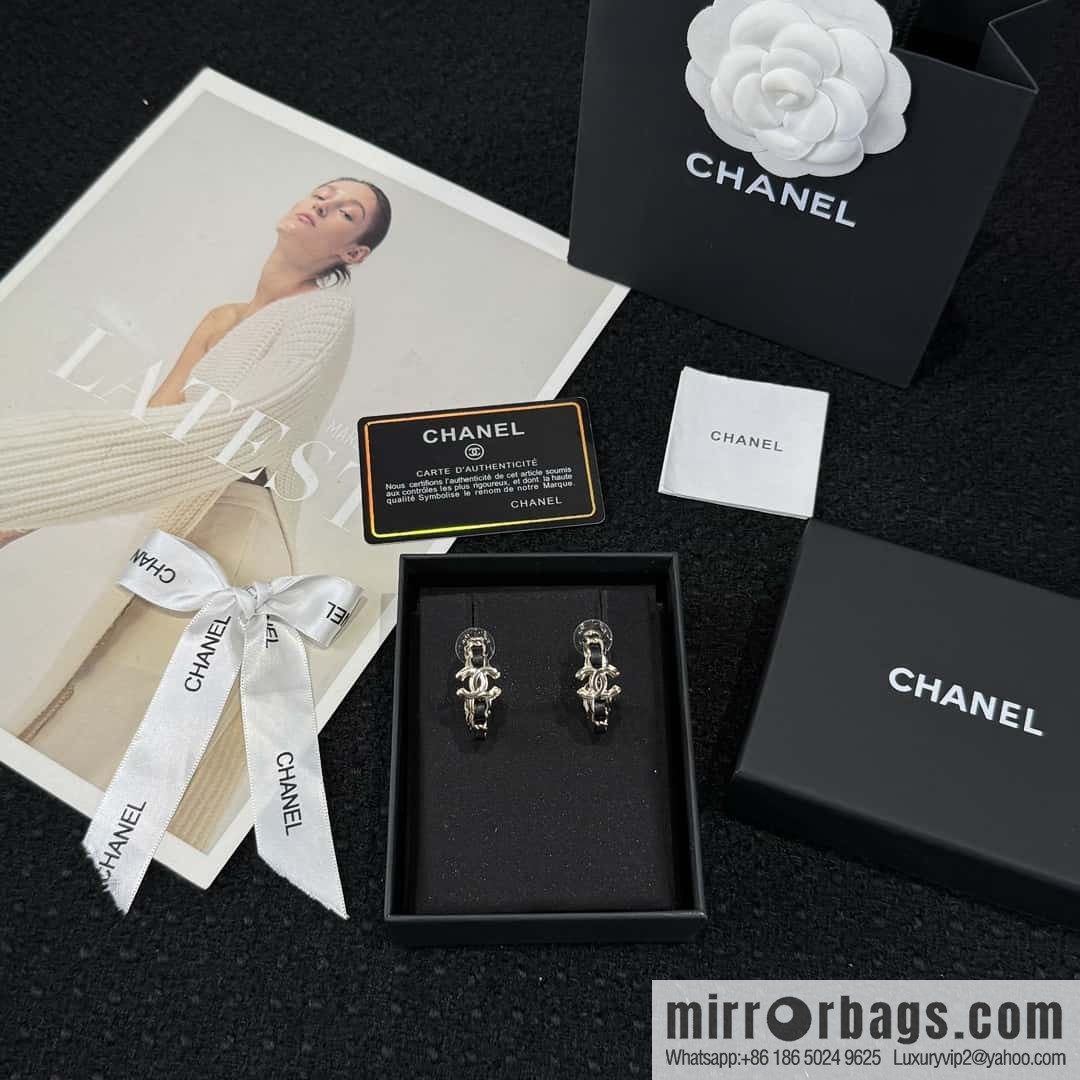 ❗️New ❗️☀️ New ☑️ Chanel c1 double c semi-round black leather rope stud earrings ☀️