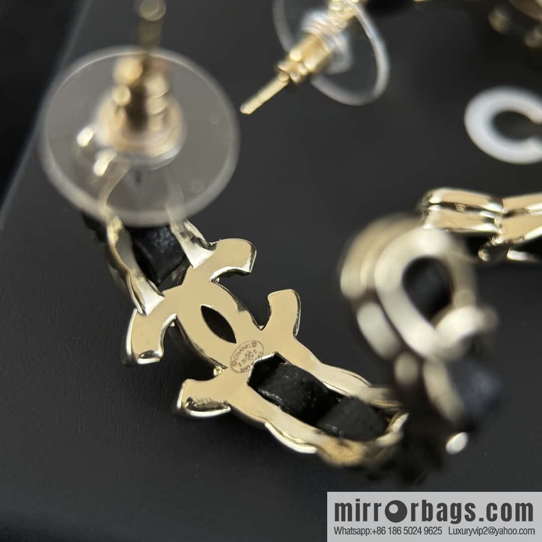 ❗️New ❗️☀️ New ☑️ Chanel c1 double c semi-round black leather rope stud earrings ☀️