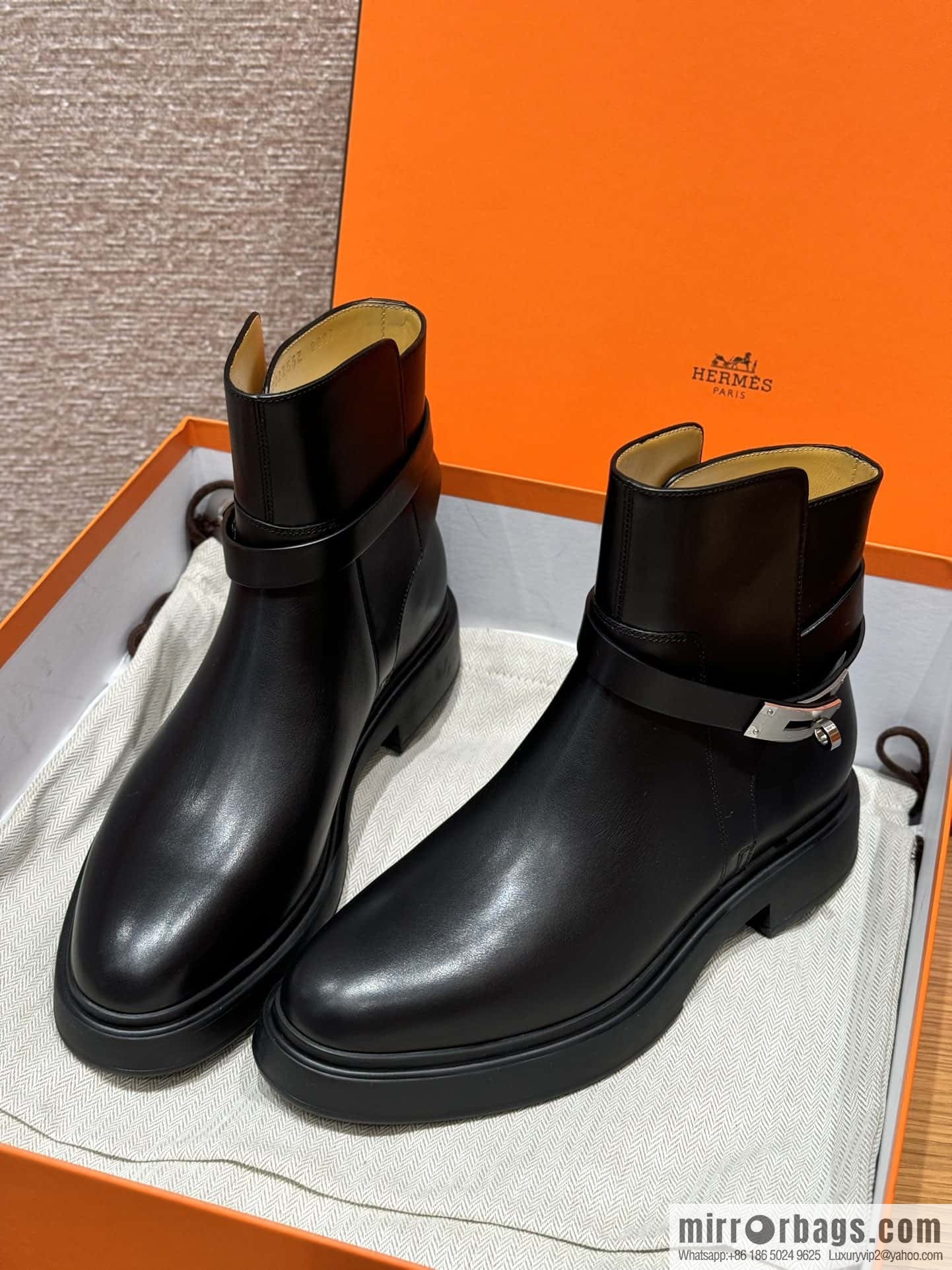HERMES 203 Veo and Naked Boots, Black/89/Noir Calfskin/Calfskin