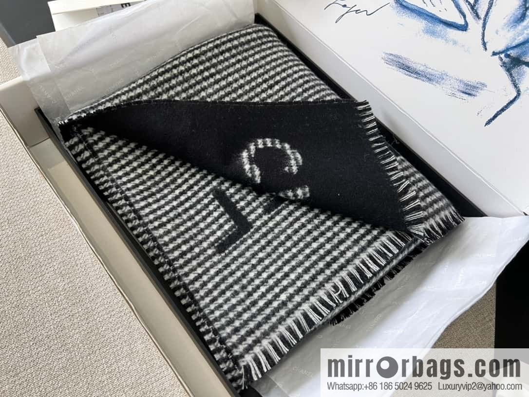 𝐂𝐇𝐀𝐍𝐄𝐋｜𝟐𝟑𝐛 thousand bird grid color matching double-sided cashmere scarf ▪️ black