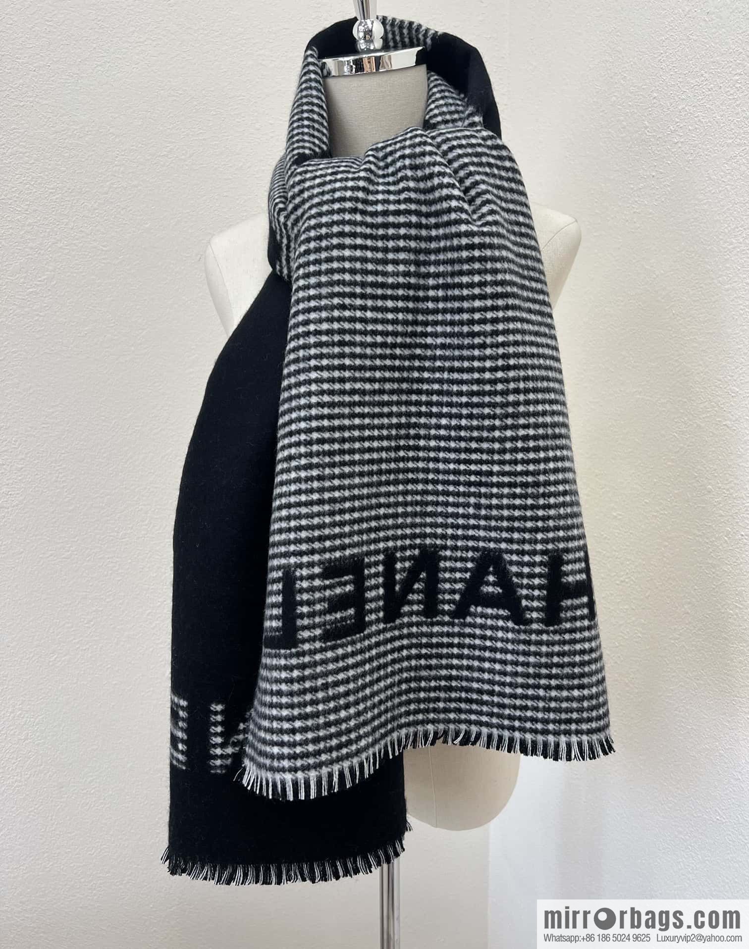 𝐂𝐇𝐀𝐍𝐄𝐋｜𝟐𝟑𝐛 thousand bird grid color matching double-sided cashmere scarf ▪️ black