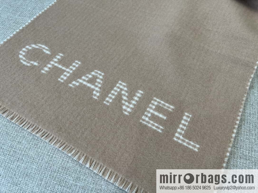 𝐂𝐇𝐀𝐍𝐄𝐋｜𝟐𝟑𝐛 thousand bird grid color matching double-sided cashmere scarf ▪️ milk tea color