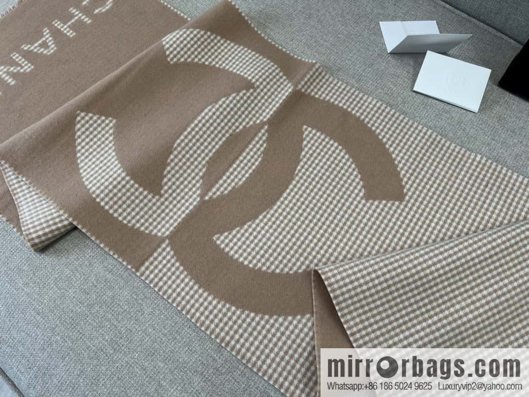 𝐂𝐇𝐀𝐍𝐄𝐋｜𝟐𝟑𝐛 thousand bird grid color matching double-sided cashmere scarf ▪️ milk tea color