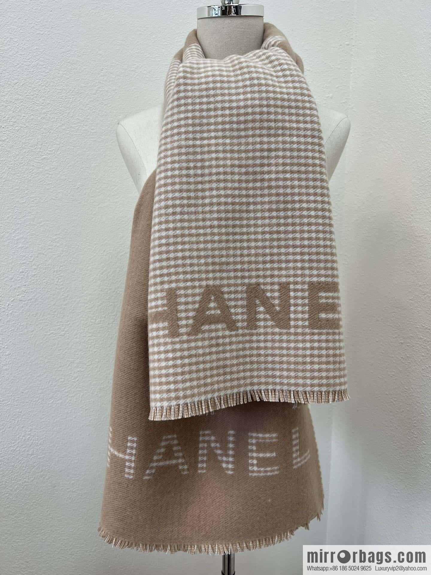 𝐂𝐇𝐀𝐍𝐄𝐋｜𝟐𝟑𝐛 thousand bird grid color matching double-sided cashmere scarf ▪️ milk tea color