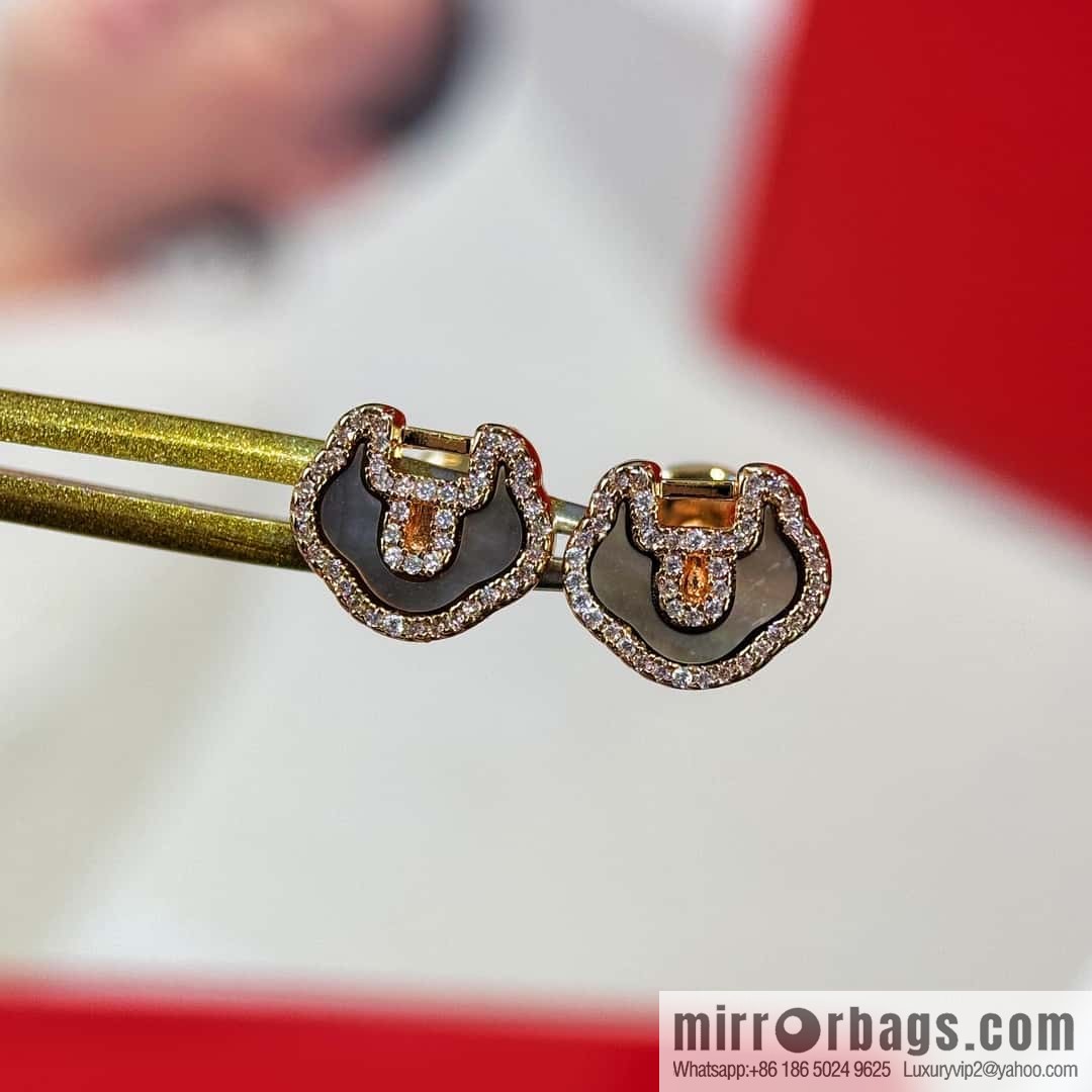 ❗️New ❗️ ☀️ Original ☀️ Qeelin Kirin Ruyi Lock Earrings ☀️