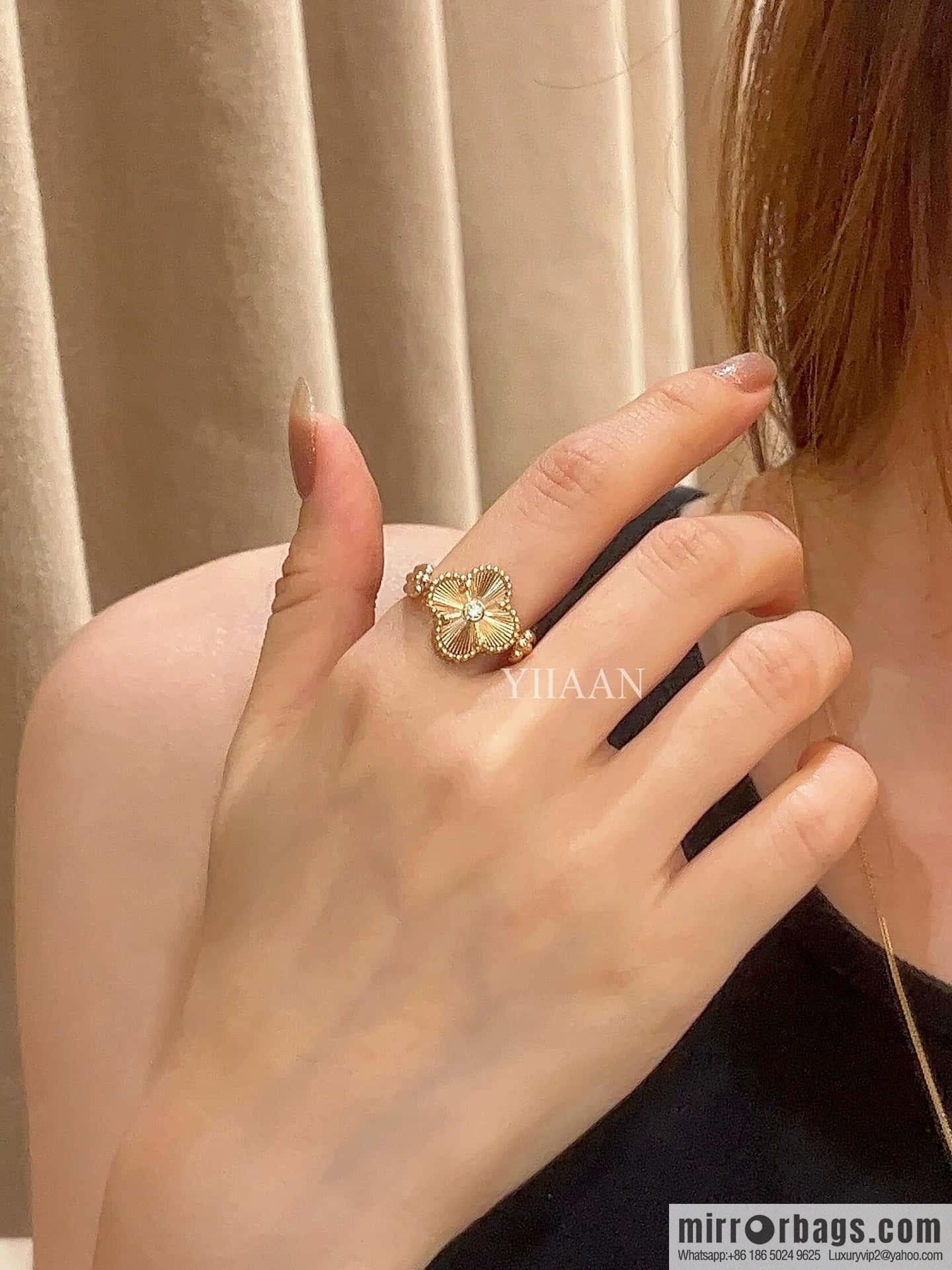 ❗️New product explosion ❗️ ☀️ Van Cleef & Arpels Vintage Alhambra flippable ring, blue agate on one side and engraved flower on the other side ☀️