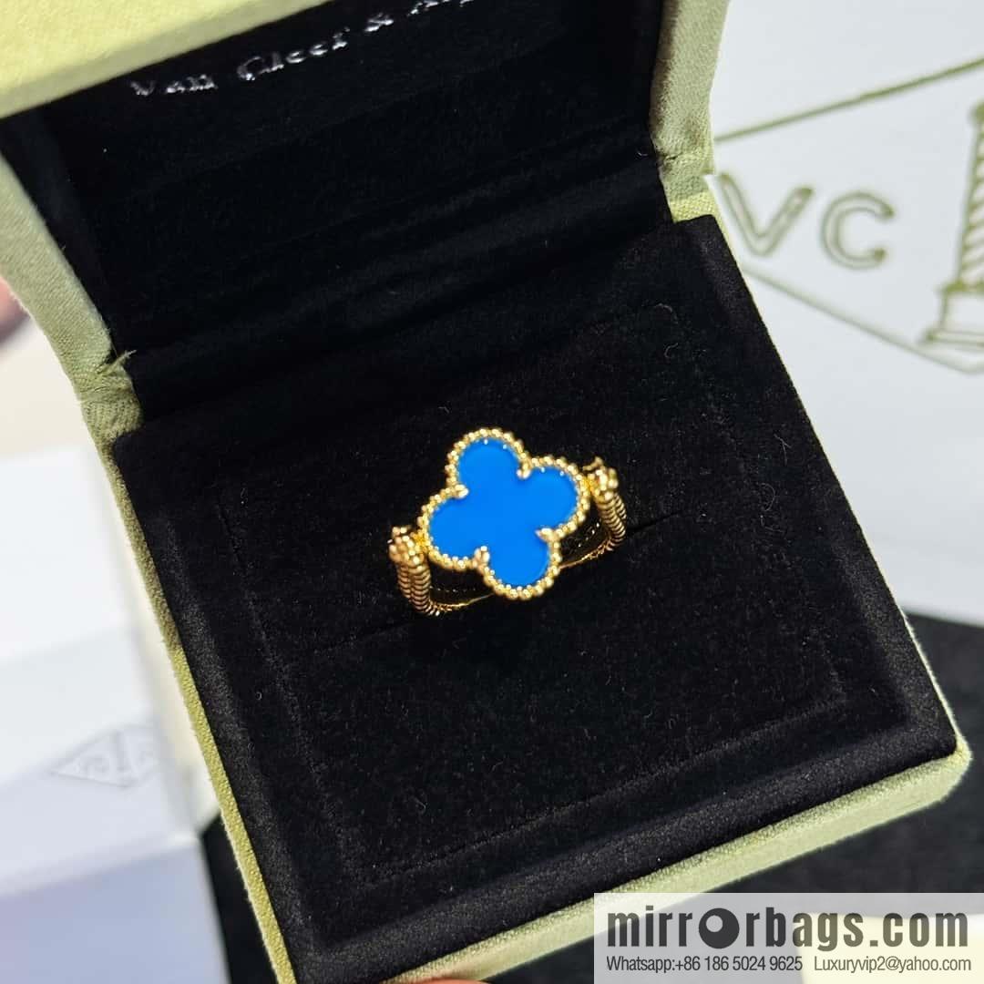 ❗️New product explosion ❗️ ☀️ Van Cleef & Arpels Vintage Alhambra flippable ring, blue agate on one side and engraved flower on the other side ☀️