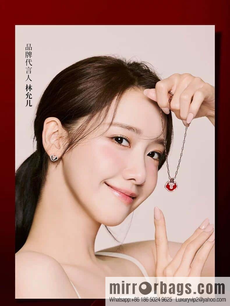 ❗️New ❗️ ☀️ Qeelin Yu Yi Flower Moon Ruyi Lock Necklace ☀️